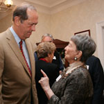Phyllis Kornicker speaks with former Senator Bill Bradley, who spoke at an Eagleton event.